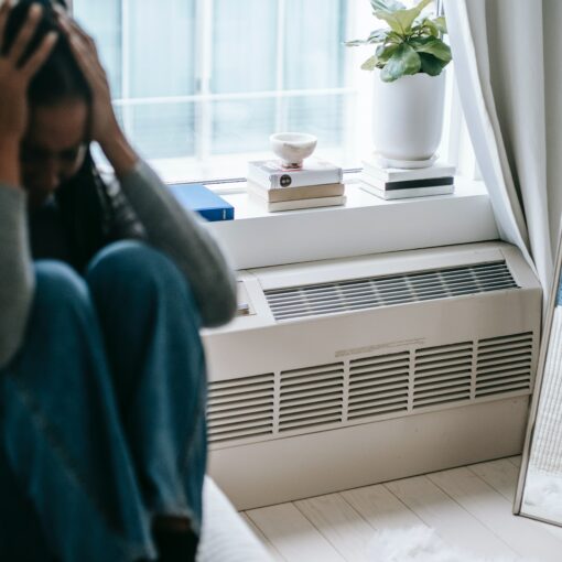 Femme qui souffre d'une relation toxique